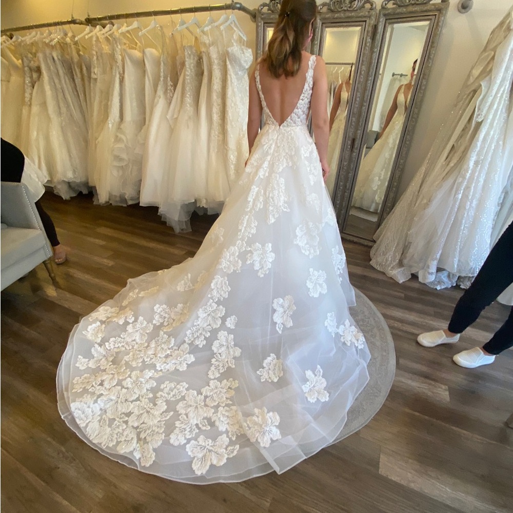 Calla Blanche wedding dress. Size 6, 5’5” height